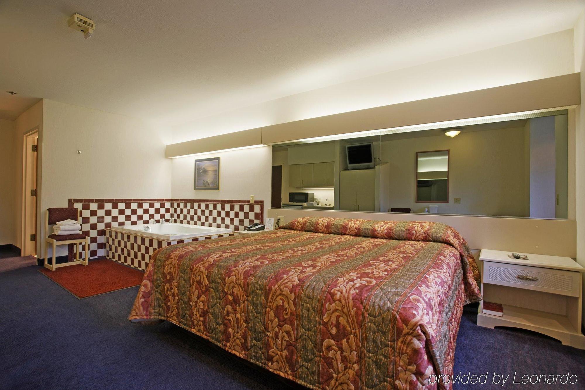 Quality Inn & Suites North Lima - Boardman Habitación foto